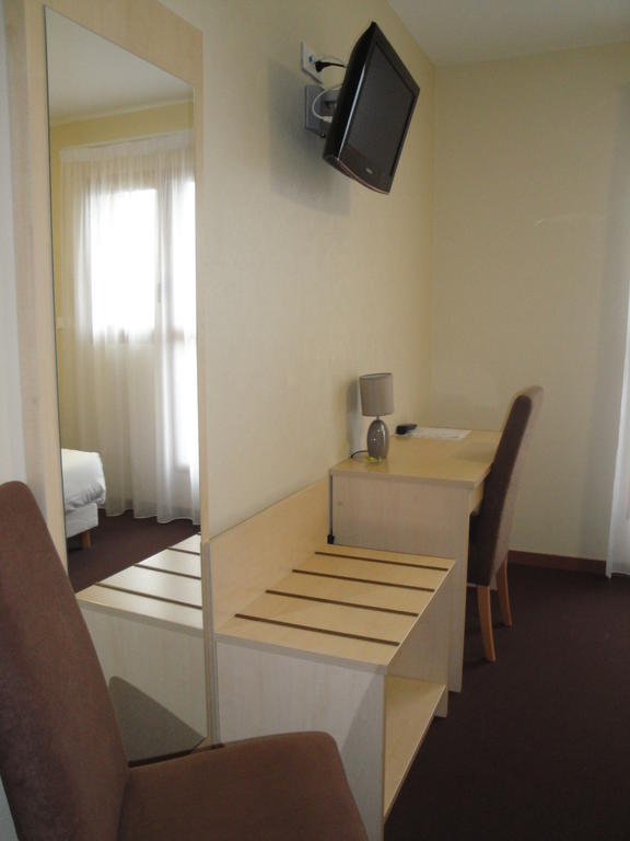 Hotel Talencia Thouars Habitación foto