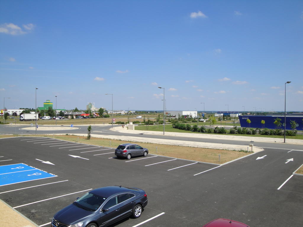 Hotel Talencia Thouars Exterior foto